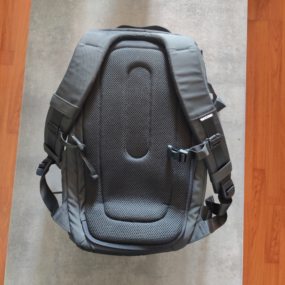 Incase camera backpack - Picture 9 of 17
